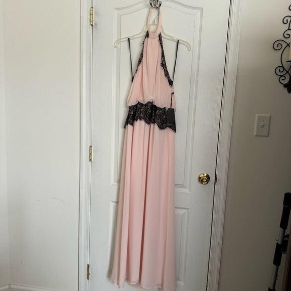 NWT Forever 21 Blush /Black Lace Trimmed Halter Maxi Dress Women's Size large - Picture 1 of 5